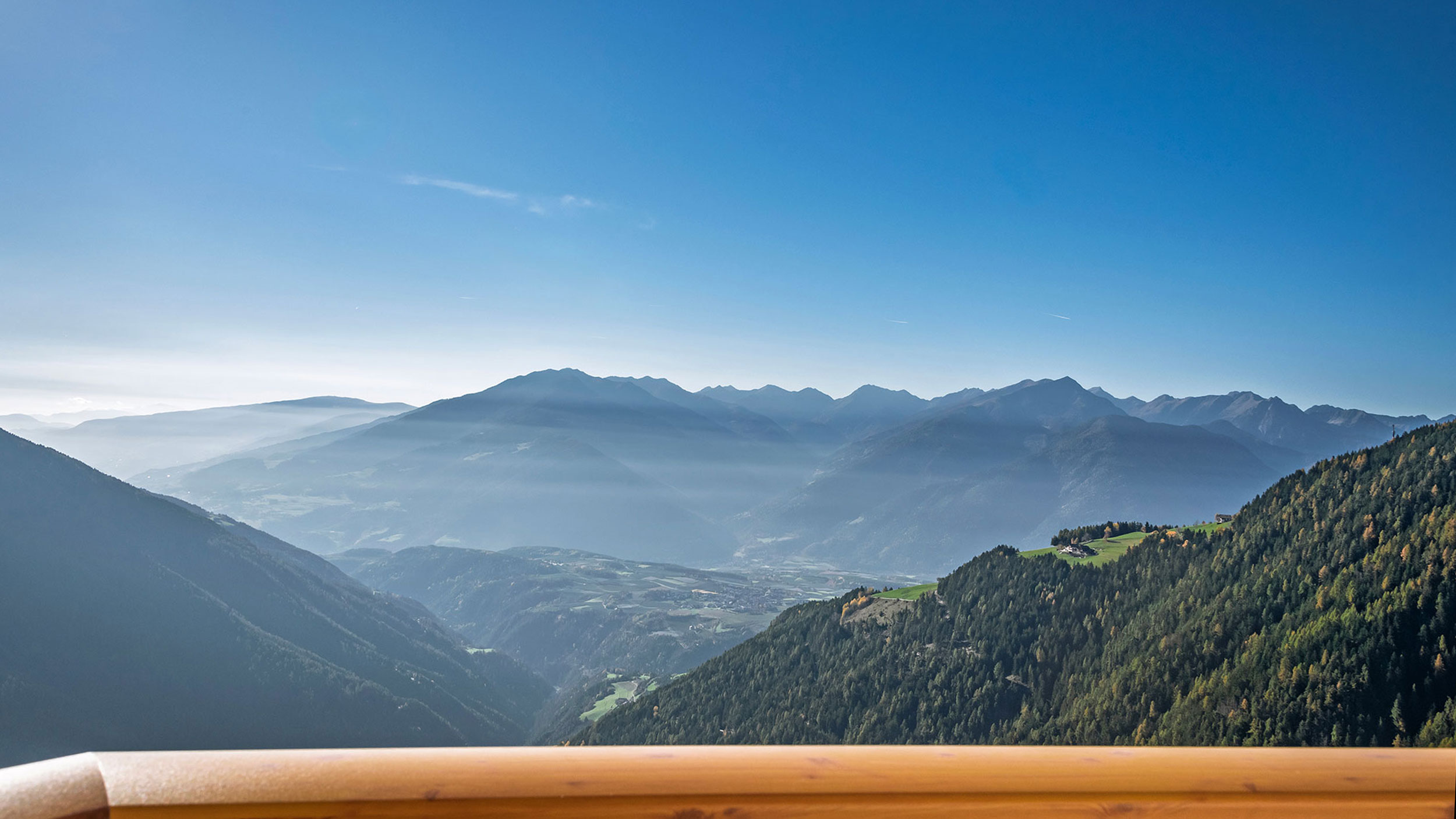 Ausblick vom Scheaterhof auf die Berge