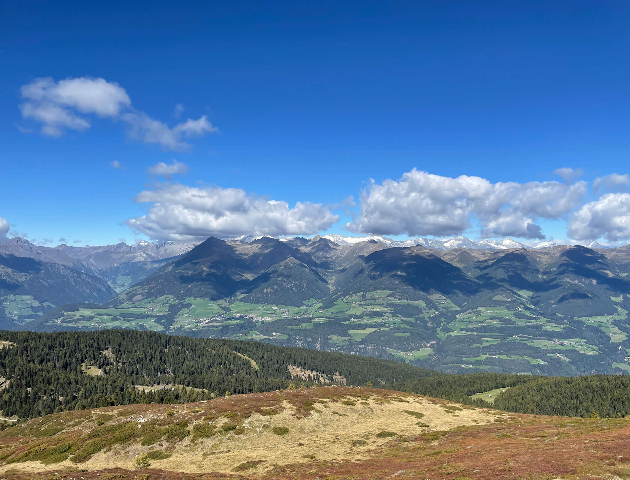 Aussicht vom Astjoch auf die naheliegenden Berge - Scheaterhof
